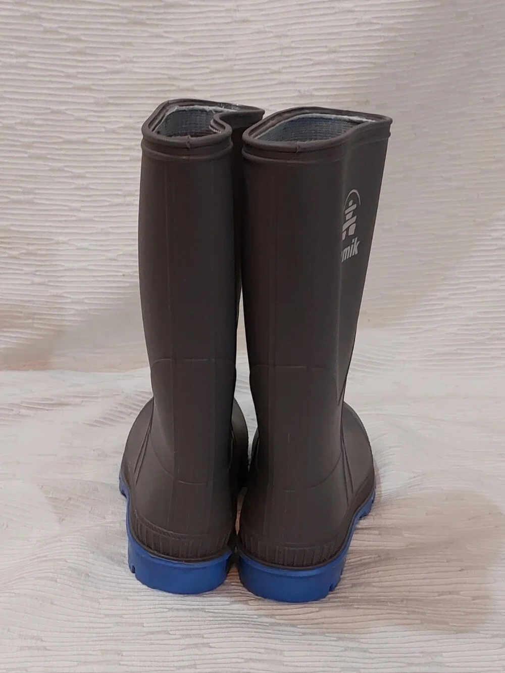 Kamik Logo Gray Rain Boots with Blue Soles Big Kid Size 5
